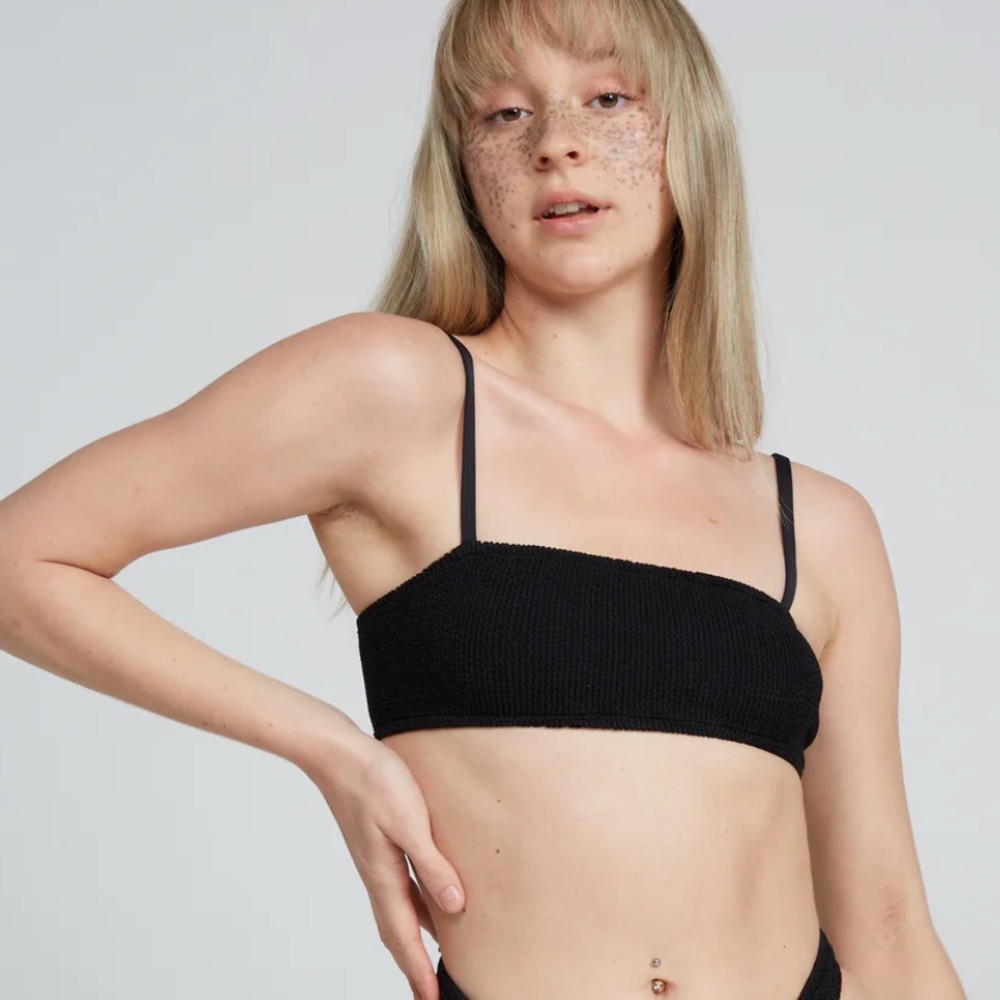 YouSwim poise top in black